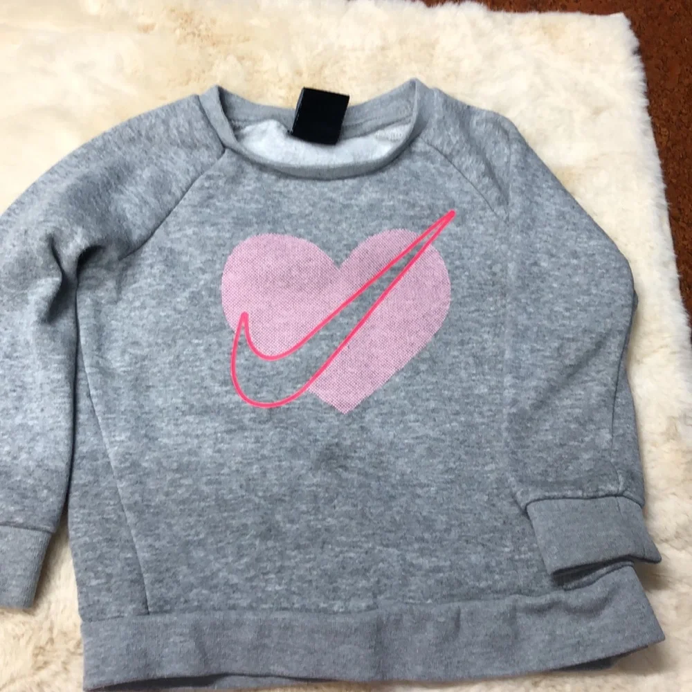 Bundle of 3 sweatshirts size 2‎ T